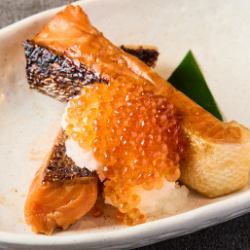 【炉端焼き】 鮭のおろしいくらかけ