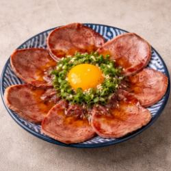 炙り牛タンユッケ