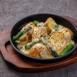 【逸品】アスパラと新じゃがのマヨ焼き