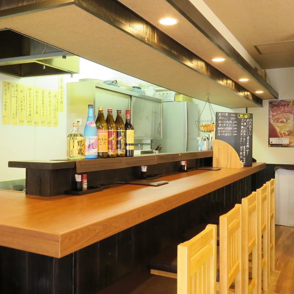 【Counter × 5 seats】 Counter seats are also available in our restaurant which has many people.It's a good location, just a 4-minute walk from Sojiji Station, so it's a perfect place to sit back and relax when you're in the company!