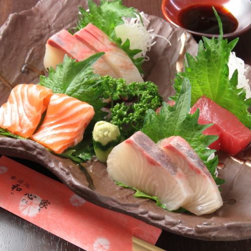 Assortment of four kinds of sashimi 1080 yen♪