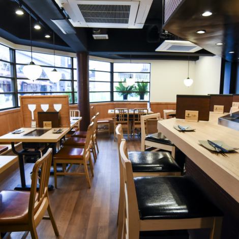 [Table seats] We have table seats for 4 people.It's a 3-minute walk from Kyoto Station, so it's easier than standing.