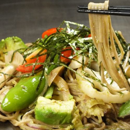 Black yakisoba with avocado ◇From 990 yen (tax included)