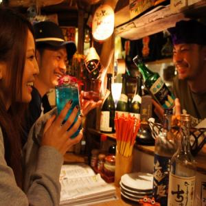 当店のカウンターは全て２人掛けタイプの「カップルシート」でご案内♪忘れられない楽しい夜を是非・・・♪