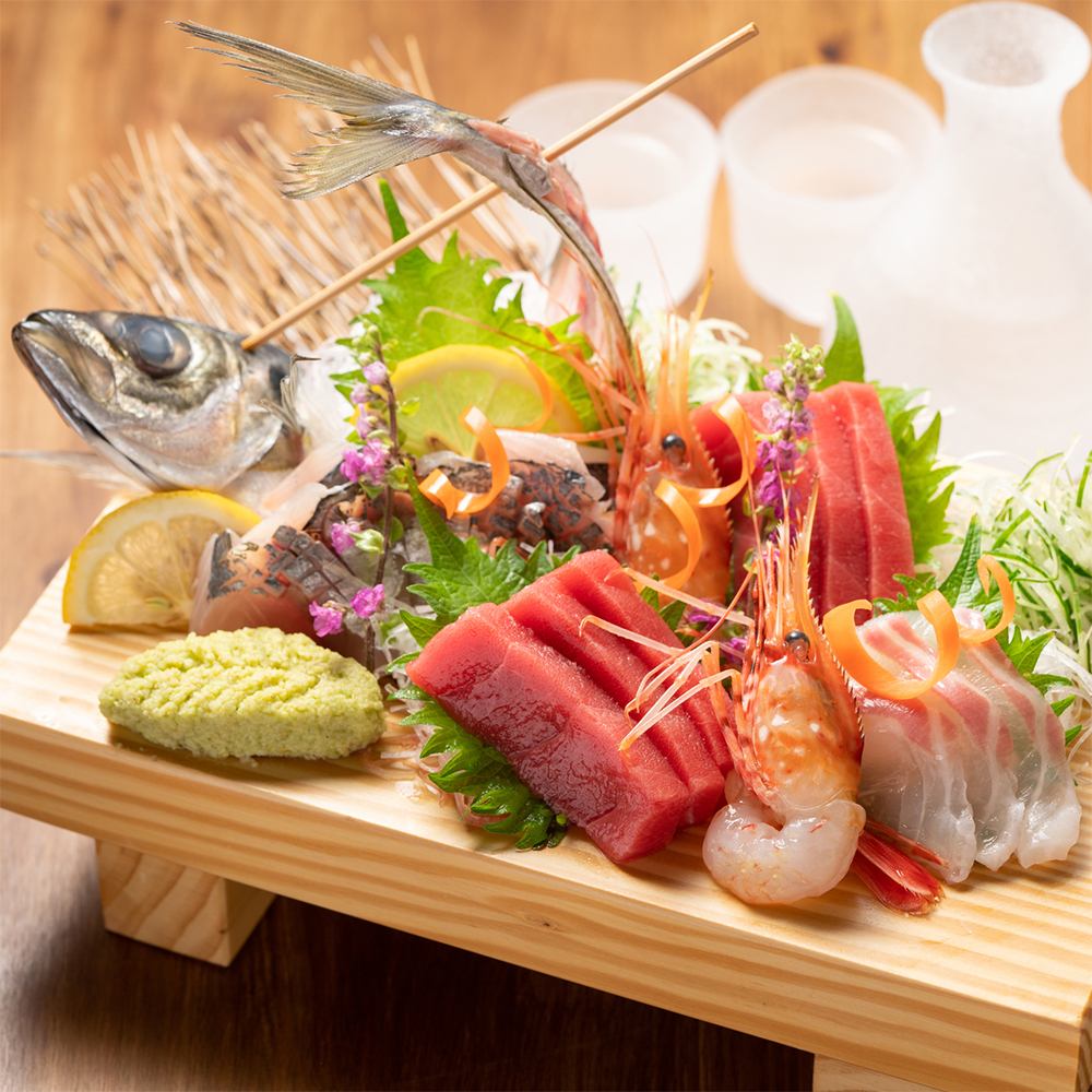 四季折々の食材と漁港直送の旬の鮮魚をご準備致しております。