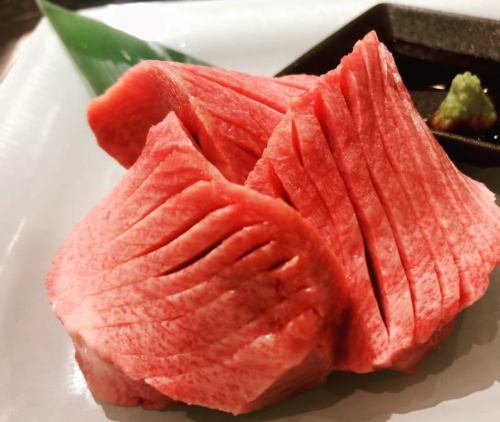 Top-quality thick-sliced raw tongue with salt