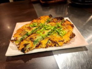 Garlic and green chili pancake