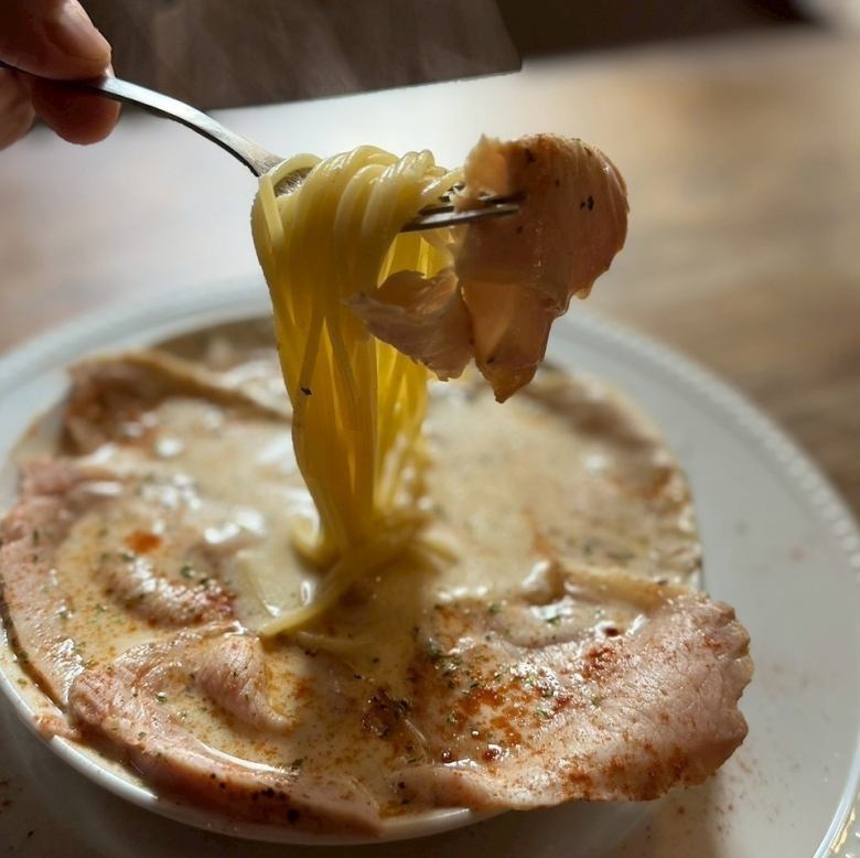 自家製低温調理ローストポークのクリームスープスパゲッティ