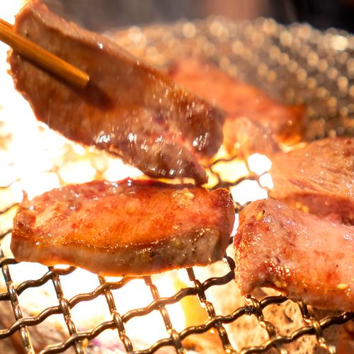 Carefully selected meat! Charcoal grilled meat 600 yen (tax included)~♪