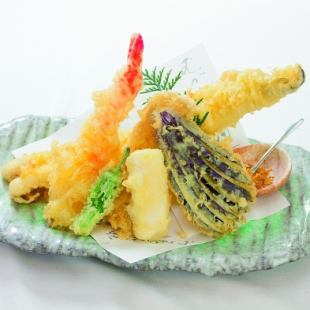 【熟练天妇罗土风套餐】含标准无限畅饮7道菜5,500日元（含税）