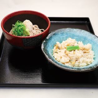 热/冷荞麦面和米饭套餐