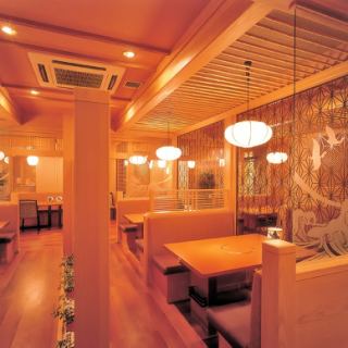 You can enjoy your meal in the bright restaurant.* The photo is an affiliated store