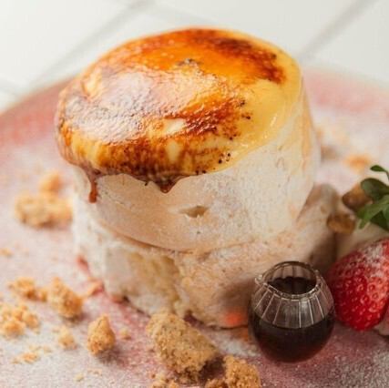 ブリュレカスタードの溢れるチーズパンケーキ