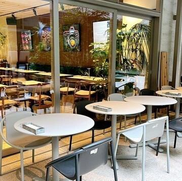 【駅徒歩1分】昼呑みも◎アートを楽しむオールデイズレストラン★店内わんちゃんOK！