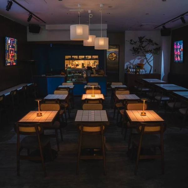 アートと音楽が調和したスタイリッシュな空間で、おいしい＋おしゃれ＋心地いいを同時に味わえる特別な時間をお届けします♪緑に包まれたテラス席、柔らかな照明、心地よいサウンド。まるで都心にいることを忘れてしまうようなリラックス空間で、大切な人と過ごすディナータイムをお楽しみください！