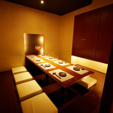 A hideaway private room space for adults.Private rooms can accommodate 2 to 8 people.