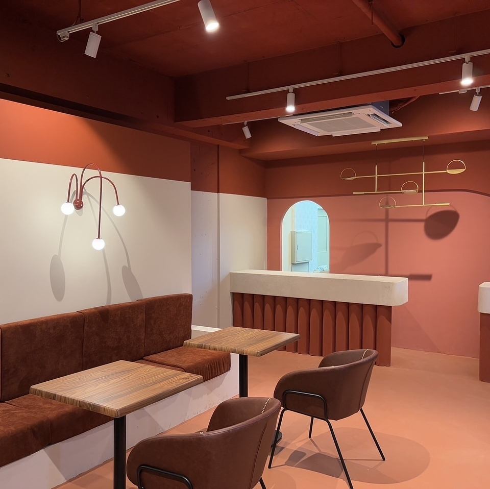 <Near the station> A stylish bar where you can casually enjoy fortune telling!! Recommended for girls' nights out♪