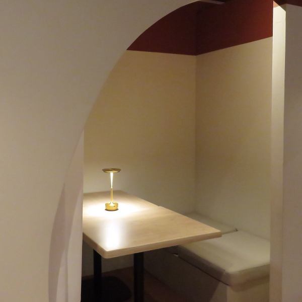 [Semi-private rooms available♪] We offer semi-private spaces where you can relax in subdued lighting.You can spend a special moment enjoying your fortune telling without worrying about being seen by others.For those nights when you want to have a drink and talk a little honestly...Please enjoy this time that is uniquely yours.