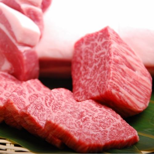 Carefully selected ingredients! Prefectural brand meat is lined up!