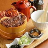日式黑牛和炭烤雞的Hitsumabushi套餐