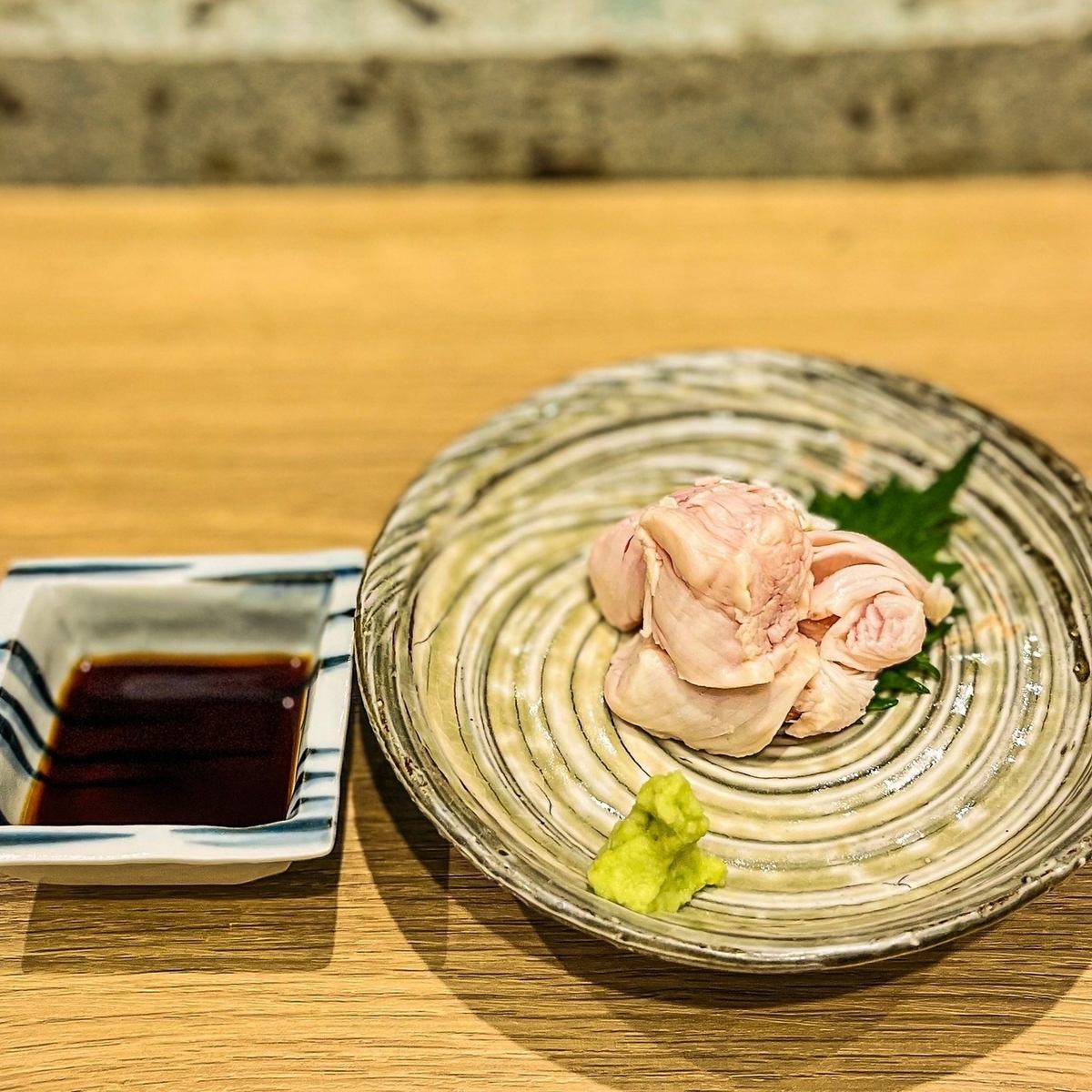 席数は10席。予約必須のお店で美味しい一品をご堪能ください。