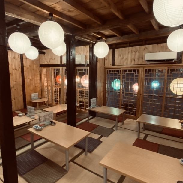 You can relax in the tatami room on the 2nd floor.Please use it for various scenes such as small-group banquets, girls-only gatherings, and after work.It can be reserved for 10 people or more, so you can use it as if you were in a private room.Up to 16 people.