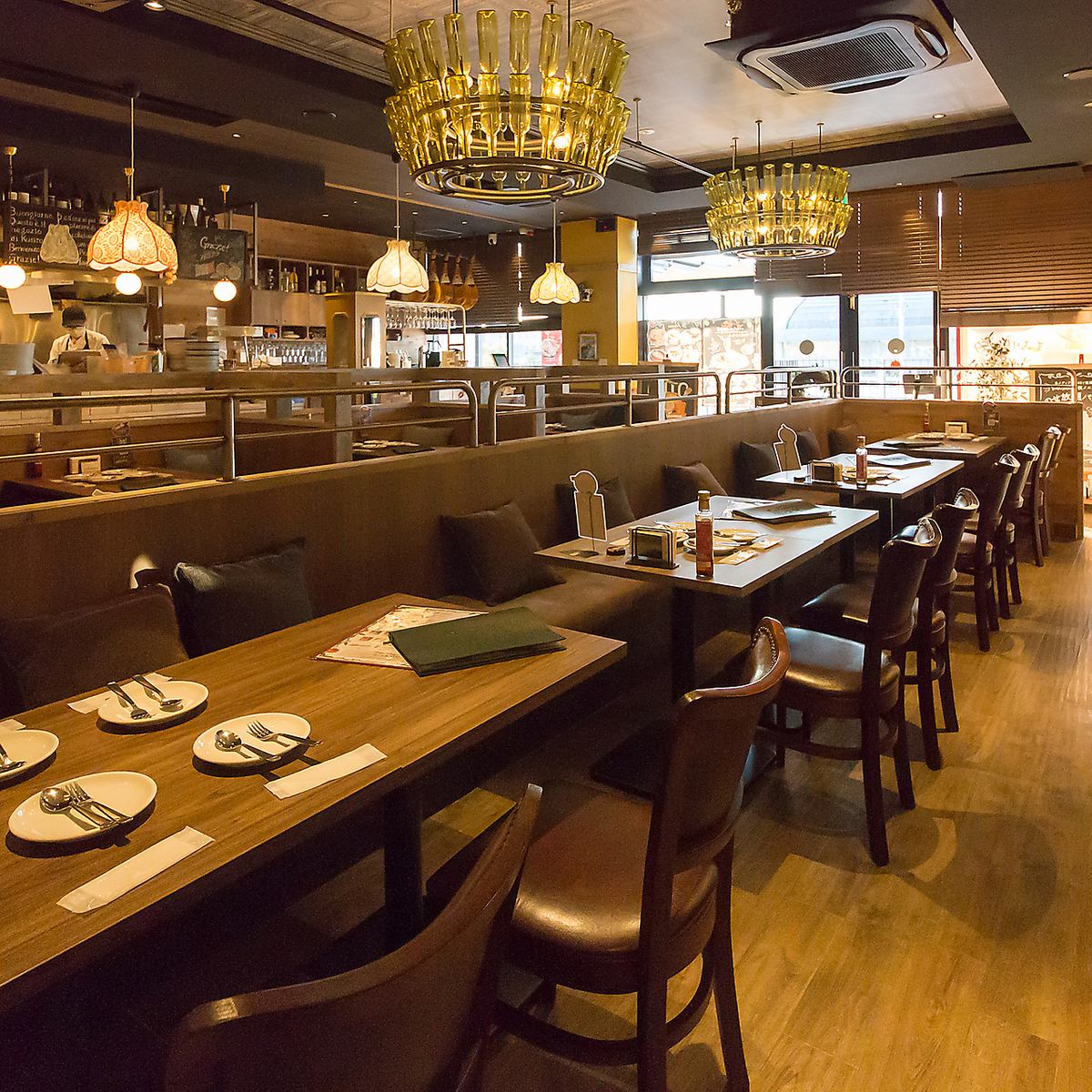 内装もおしゃれでデートにもぴったりです！