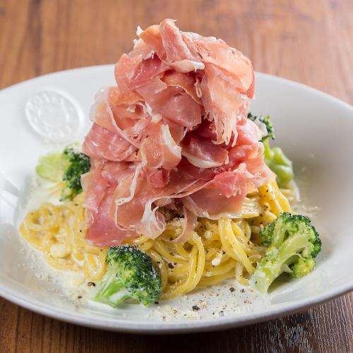 名物の乗せ放題パスタ！！