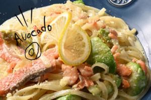 サーモンとアボカドのクリームソース