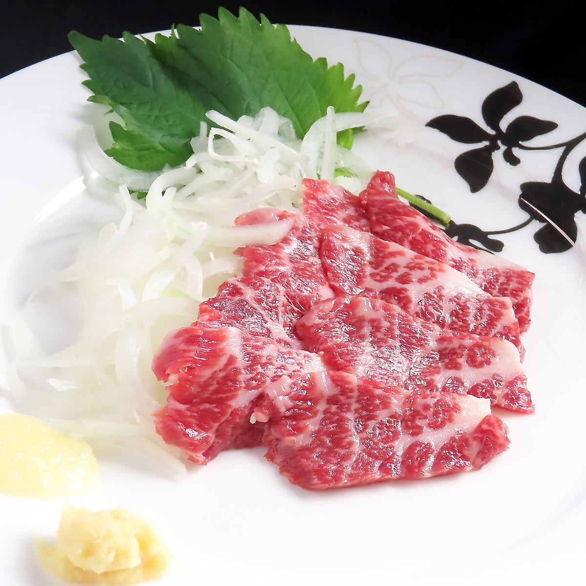 仕入れにこだわるからこそ！特選馬刺しもおすすめです♪