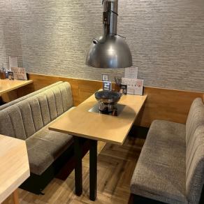 熊本市中央区上通町に位置する「焼肉七夕」は、厳選された黒毛和牛や熊本あか牛、神戸太田牛、熊本馬刺しなど、上質なお肉を一枚ずつ丁寧に手切りで提供する焼肉店です。店内は全席半個室で、落ち着いた雰囲気の中、プライベートな時間をお楽しみいただけます。デートや記念日、接待など、さまざまなシーンに最適です