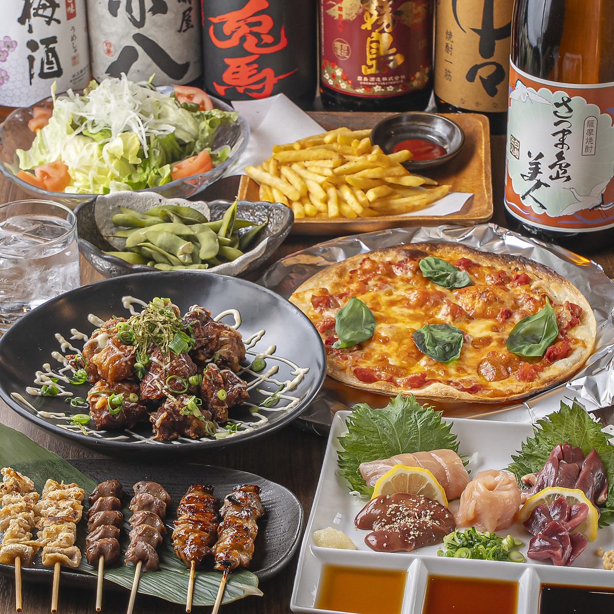 焼き鳥、鶏造り盛り合わせ、ピザなど８品目の満足コース