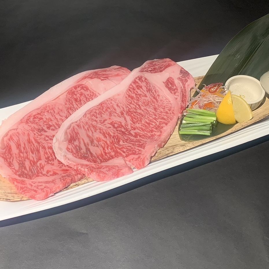 We offer high-quality yakiniku and hormones that only a butcher can directly manage!