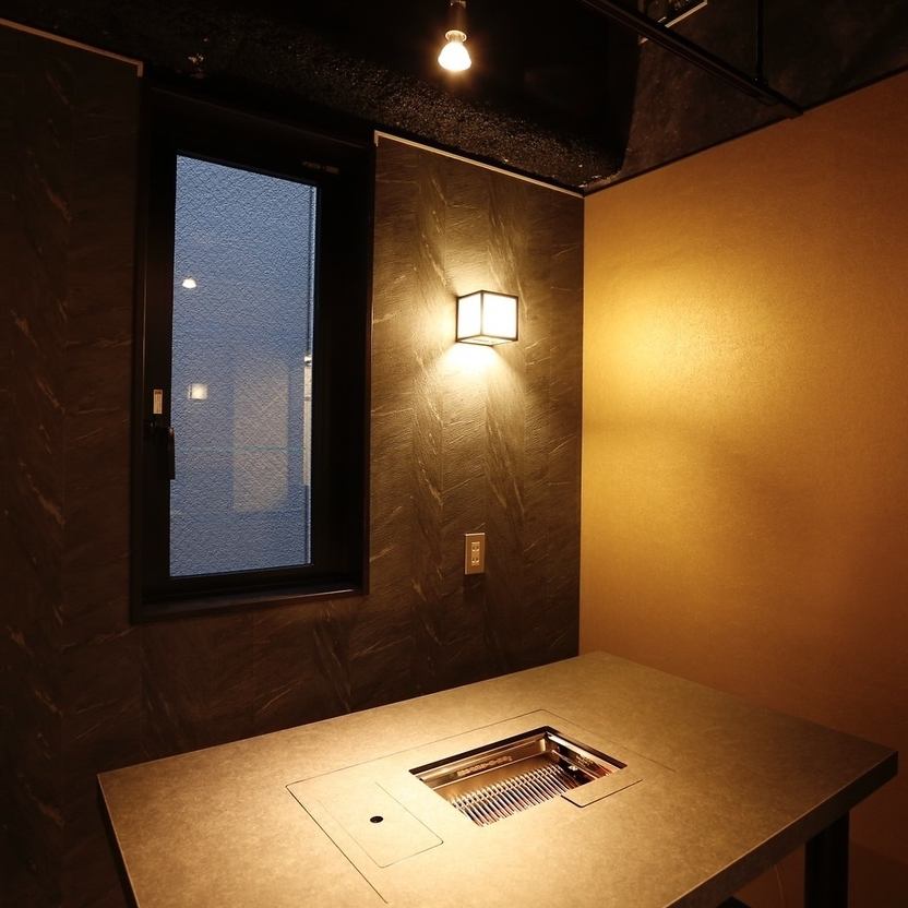 Yakiniku and horumon restaurant with semi-private rooms that can accommodate up to 4 people
