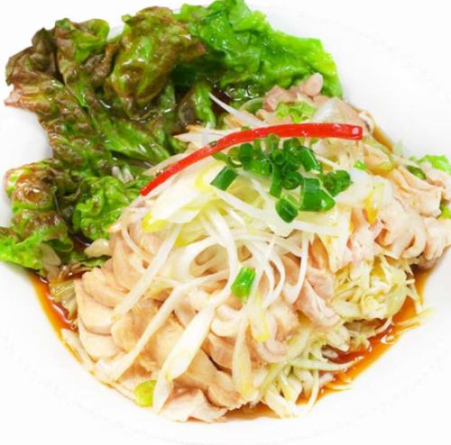 蒸し鶏のネギソースかけ