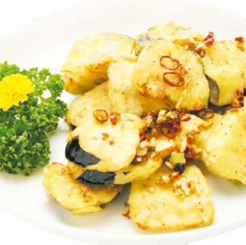 【外はカリッ中はトロッ】花山椒の爽やかな香りがお酒を引き立てる逸品♪なすの山椒揚げ