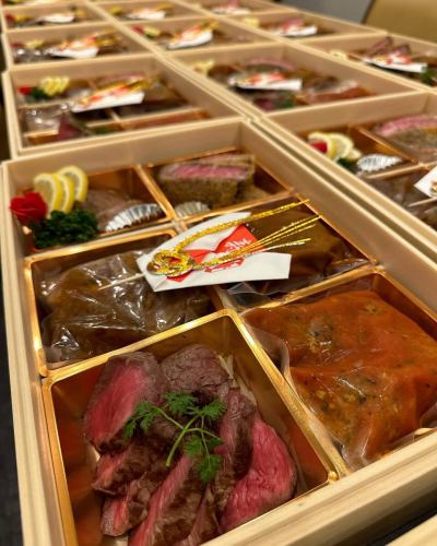 ご案内です。

毎年、大好評で即完売の、

【肉おせち】限定45個

10月15日より、12:00〜ご予約承ります。

ご予約はお電話のみとなっております。

今回は、4名盛り¥23000(税込)となっております。
仕入れの関係、一部内容が変更する場合が御座いますがご了承下さいませ。

なくなり次第終了となります。

受け渡し:12月31日　午後12:00〜15:00

ご予約の際、受け取り予定時間を伝えていただければ幸いです。

#yakibeef 
#fukuoka 
#福岡グルメ 
#北九州
#門司 
#テイクアウト 
#ジャポネソース 
#ジャポネハンバーグ 
#ステーキ 
#黒毛和牛 
#フォアグラ 
#肉おせち 
#洋風おせち 
#foodstagram 
#beef 
#肉 
#肉女子
#lunch 
#ランチ
#肉の日
#限定 
#食スタグラム
#paycha