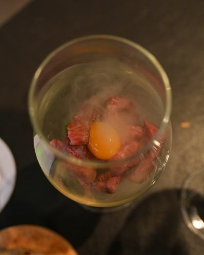 上次合作活动的产品
⭐️行方赤牛烟熏生牛肉

本店晚餐菜单上也有此菜品，以烟熏黑毛和牛的名义出售。