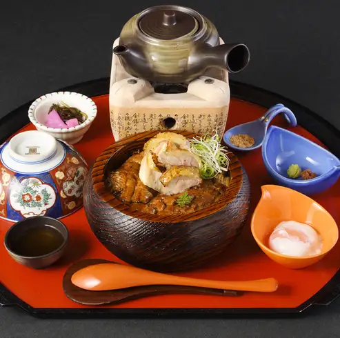 【新品特餐】這道美味佳餚包含炭烤鰻魚和名古屋交趾雞！
