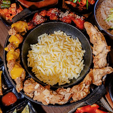 【UFO炸鸡自助餐】6种口味的炸鸡，外加40种小菜，无限量供应！3619日元（含税）