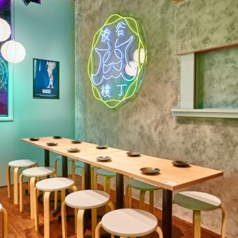 渋谷駅から3分のアクセス良好な立地にNewOpen!開放的かつ清潔感のある店内は温かみのある電飾や木を基調とした和モダンな店内。おひとり様~ご用意しており、ゆったりとお寛ぎいただけます。