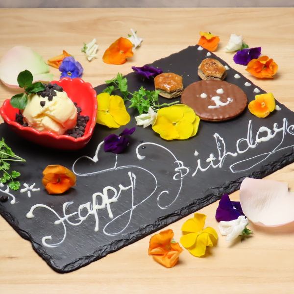 【誕生日の方へバースデープレート】思い出の一枚に大人気のサービス！誕生日の方へバースデープレートプレゼント♪女子会や誕生日会、デートなど・・・素敵な思い出にいかがですか♪　事前にご予約お待ちしております！《宴会/合コン/女子会/歓送迎会/忘年会/新年会》