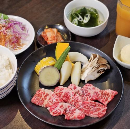 Beef ribs and grilled vegetables lunch