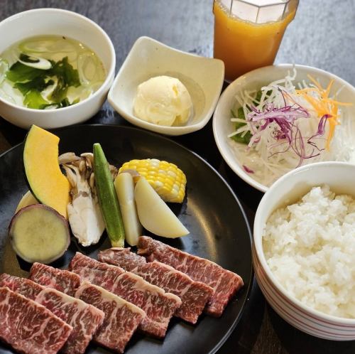 Beef skirt steak and grilled vegetables lunch