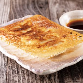 奥州美鶏入り パリッと羽根つき餃子(6個)