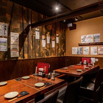 4名様テーブル席×3仲間との飲み会、女子会、ご宴会など、様々なシーンでご利用下さい。