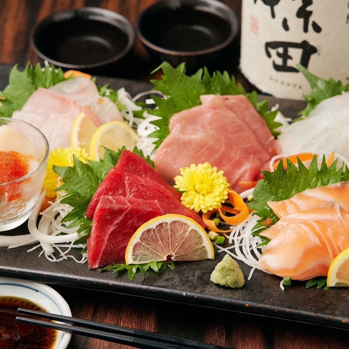 Enjoy seasonal fish delivered directly from the fishing port every day♪