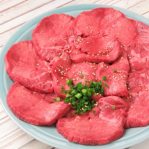 【やまけん人気メニュー】分厚い!!おすすめ!!『牛タンねぎまみれ』ぜひご堪能ください♪