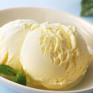 Vanilla ice cream/Uji matcha ice cream