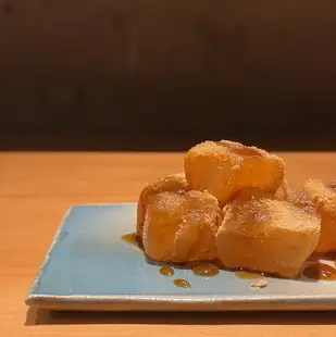 검은 꿀과 나나코 와라비 떡